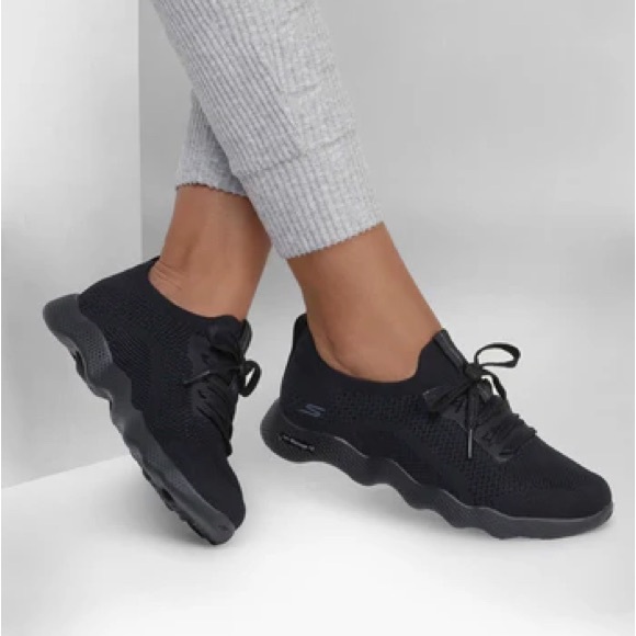 Skechers Massage Fit Lite - Intrigue 9.5 Medium in Black BRAND NEW in box - Picture 2 of 2